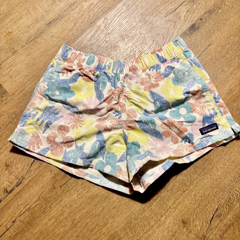 NWT Patagonia Women's 2.5" Barely Baggies Short Spring Natural Floral ‎  XS